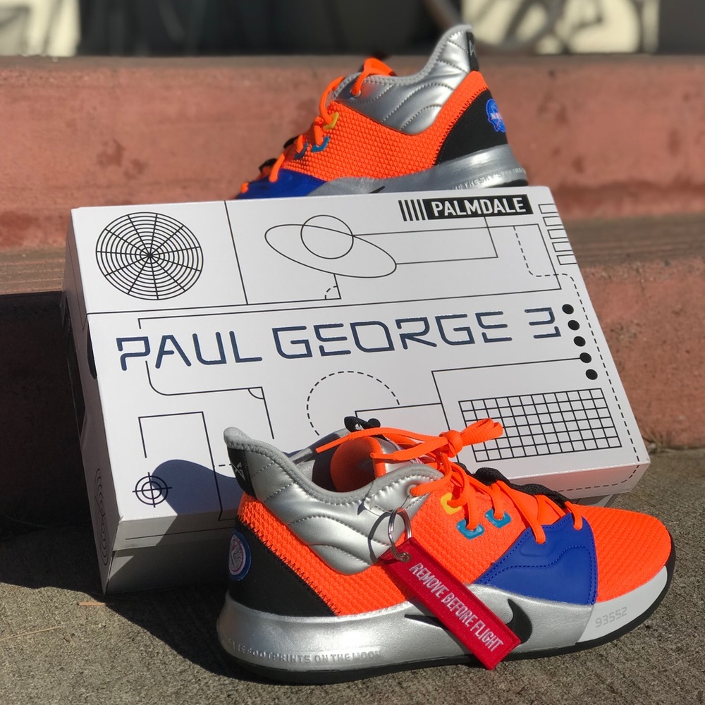 Nike PG 3 x NASA